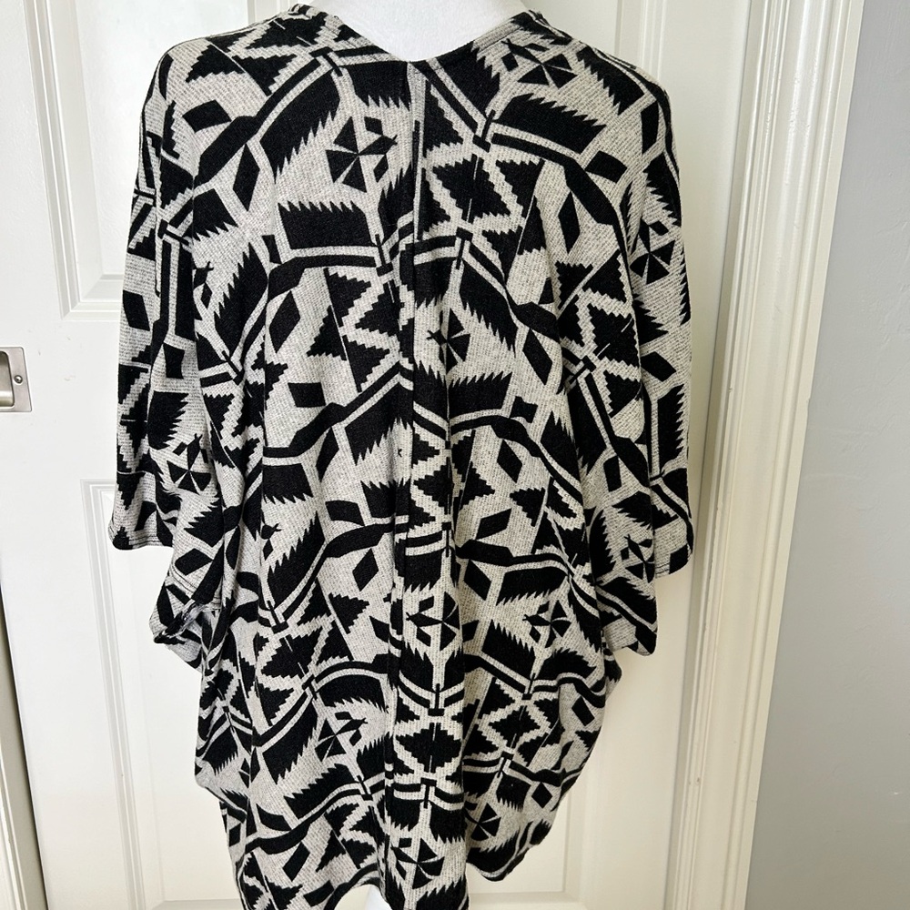 Black & White Pattern Versatile Wrap Jacket For J… - image 6